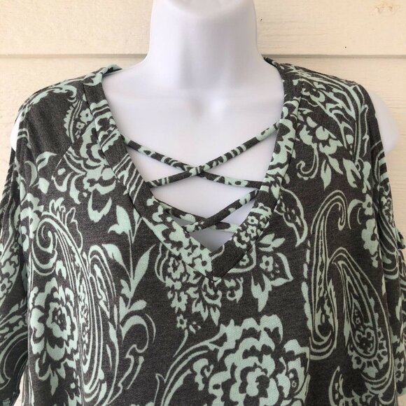 Sew in Love Paisley Softness Lrg Short Sleeve Cold Shoulder Tunic Embellished V - Picture 5 of 11